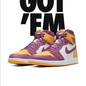 Nike Air Jordan 1 retro high OG size 9 color yalow white